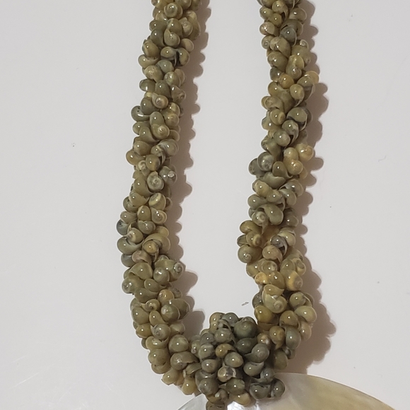 Shell Necklace - Picture 3 of 5